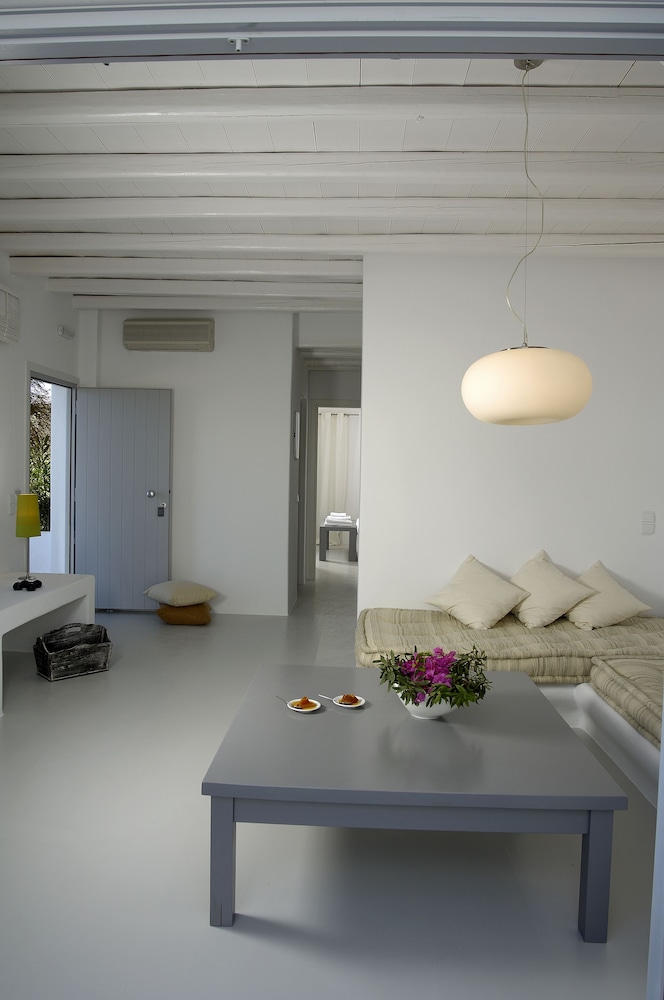 kapetan tasos suites