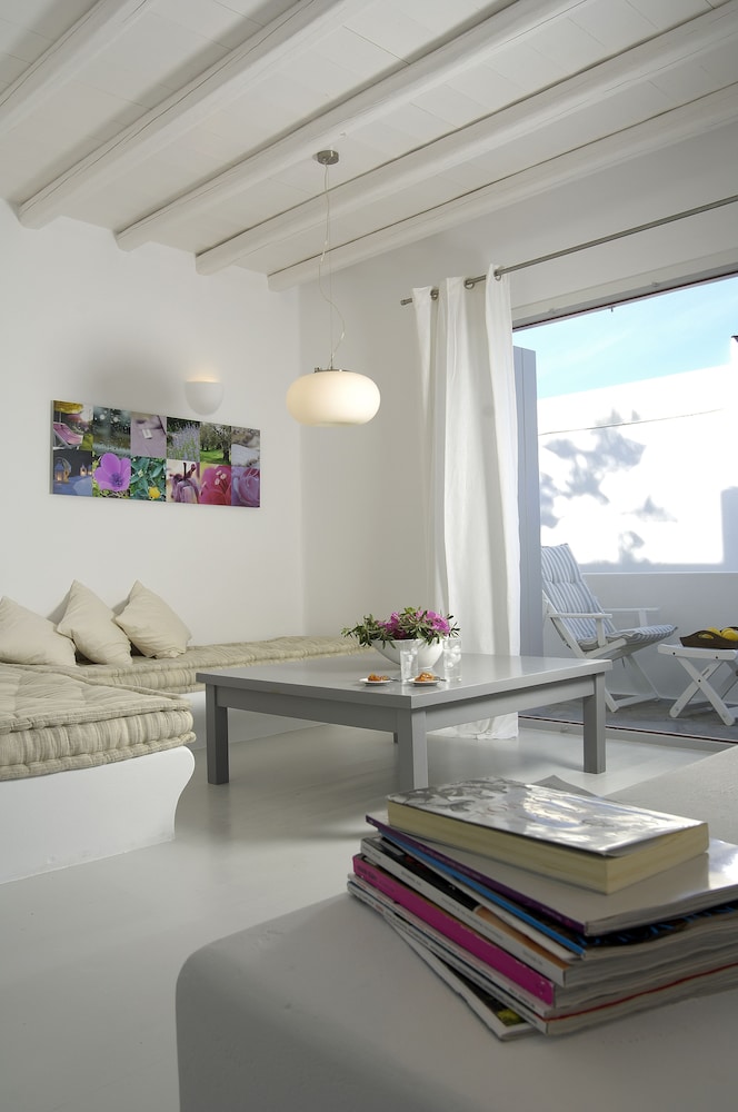 kapetan tasos suites