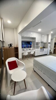 studio comfort ao lado do metro moema