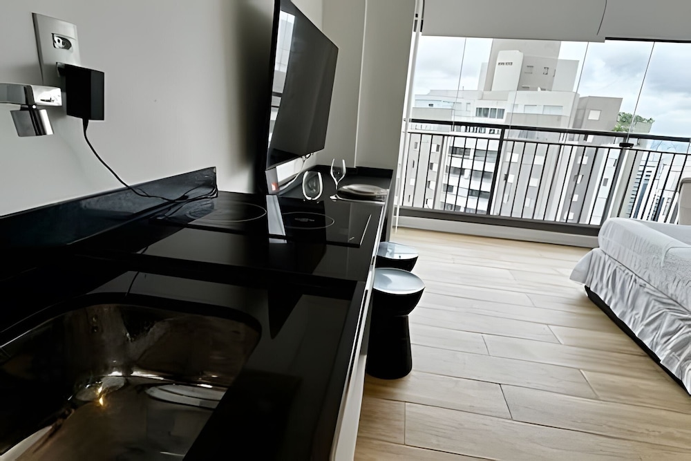 studio comfort ao lado do metro moema