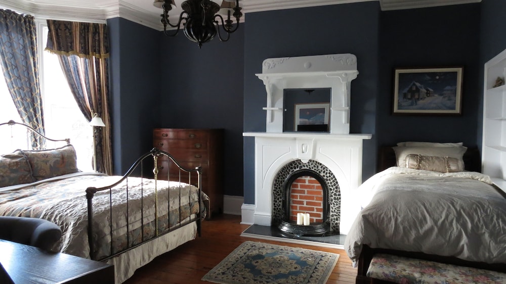 the roses heritage inn