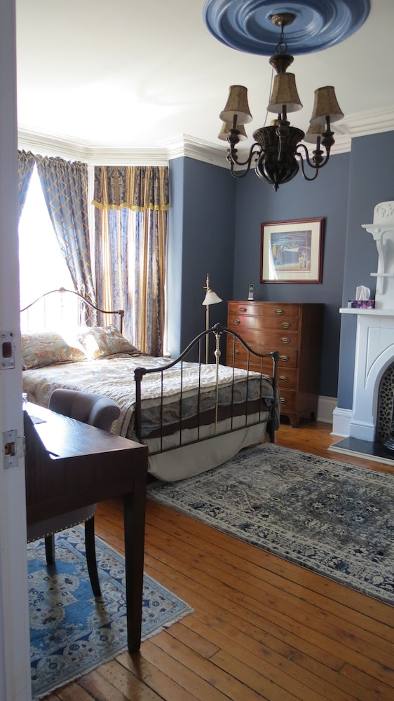 the roses heritage inn