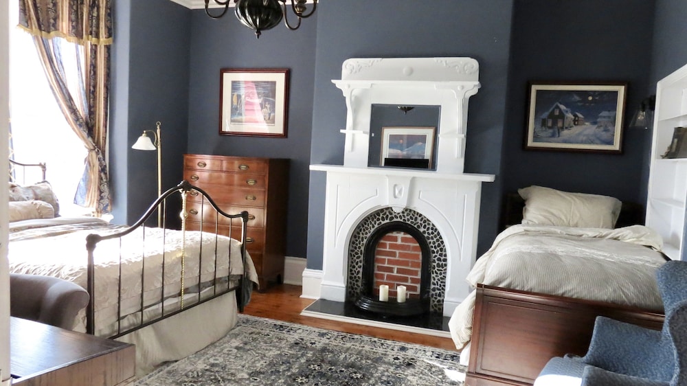 the roses heritage inn