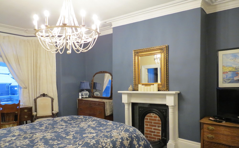 the roses heritage inn