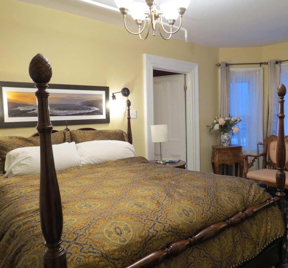 the roses heritage inn