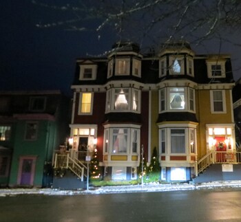 the roses heritage inn