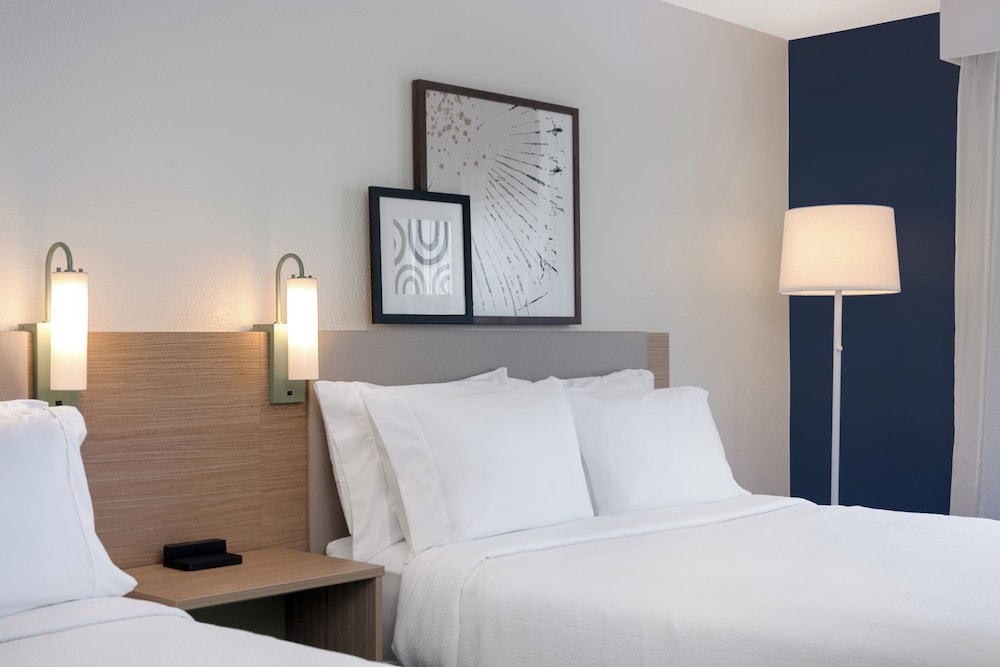 spark by hilton summerville