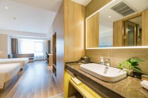 atour hotel hangzhou zhuantang songcheng meiyuan