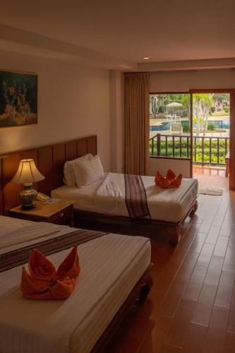 sailom resort bangsaphan