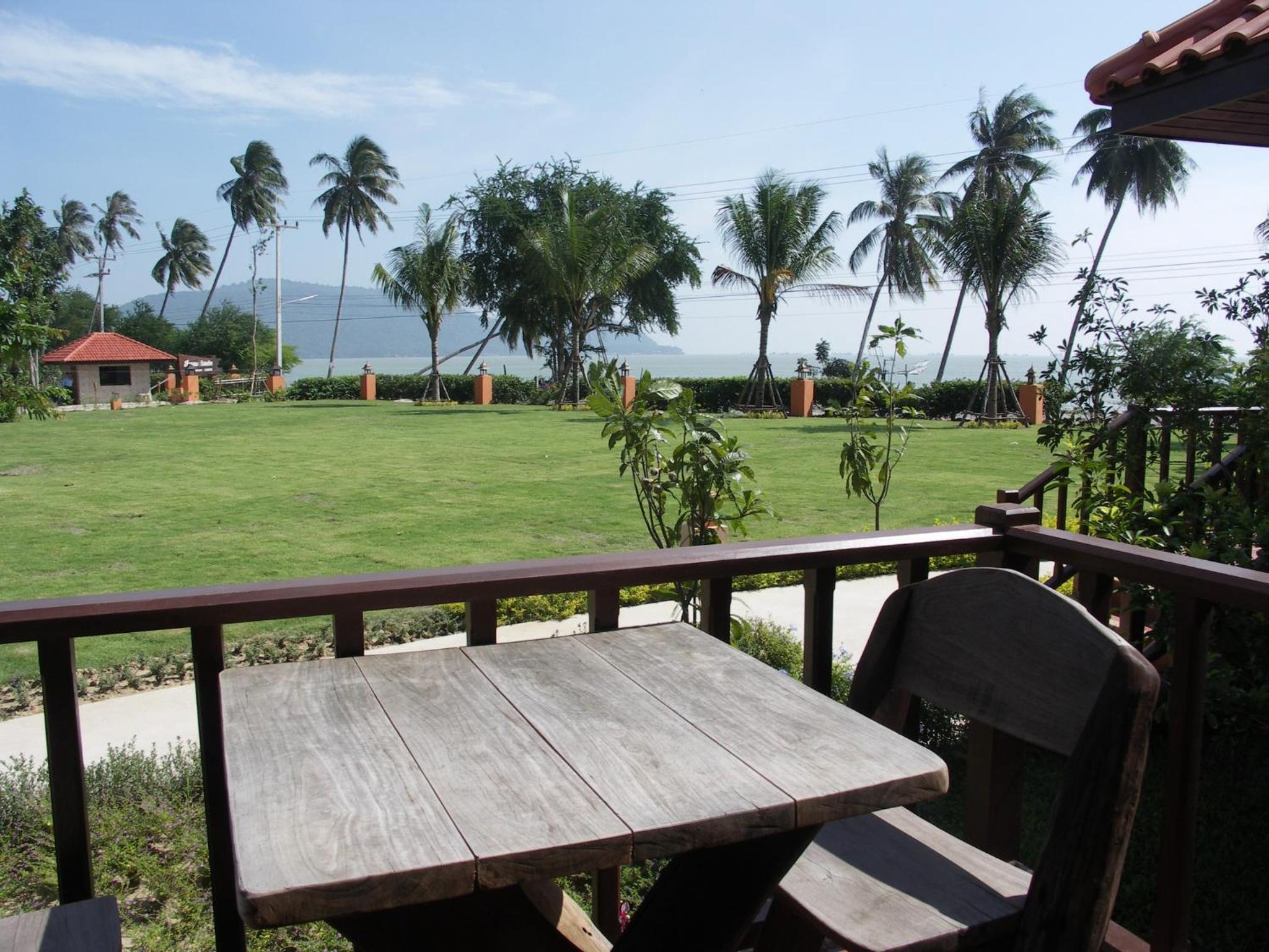 sailom resort bangsaphan