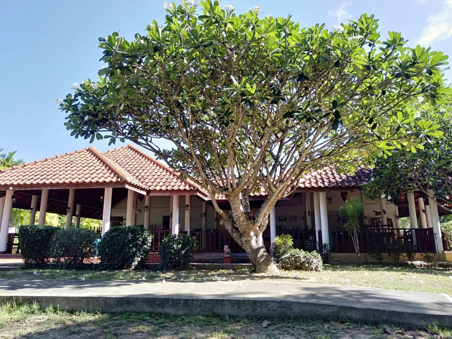 sailom resort bangsaphan