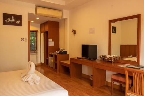 sailom resort bangsaphan