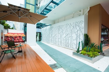 naive l executive apartments coast city