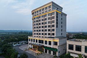 gem hotel luoyang longmen high speed railway station univerisity town