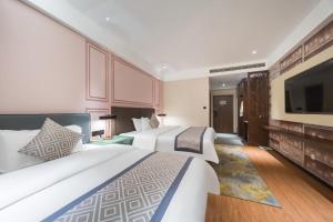 gem hotel luoyang longmen high speed railway station univerisity town