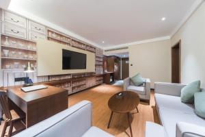 gem hotel luoyang longmen high speed railway station univerisity town