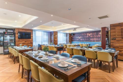 gem hotel luoyang longmen high speed railway station univerisity town