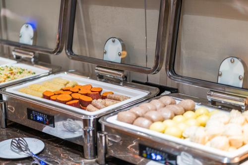 gem hotel luoyang longmen high speed railway station univerisity town