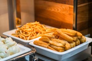 gem hotel luoyang longmen high speed railway station univerisity town