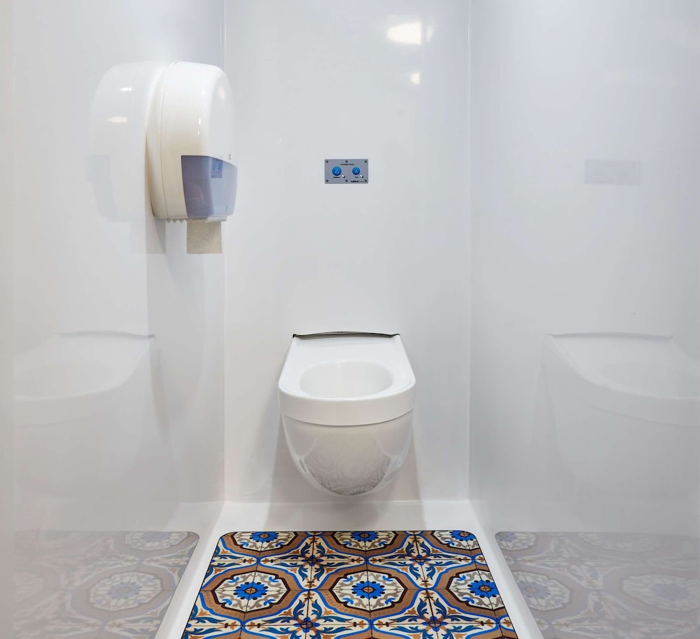 hotelf1 paris saint ouen marche aux puces