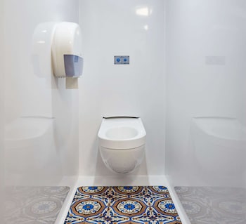 hotelf1 paris saint ouen marche aux puces