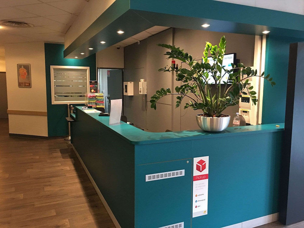 hotelf1 paris saint ouen marche aux puces