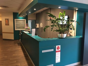 hotelf1 paris saint ouen marche aux puces