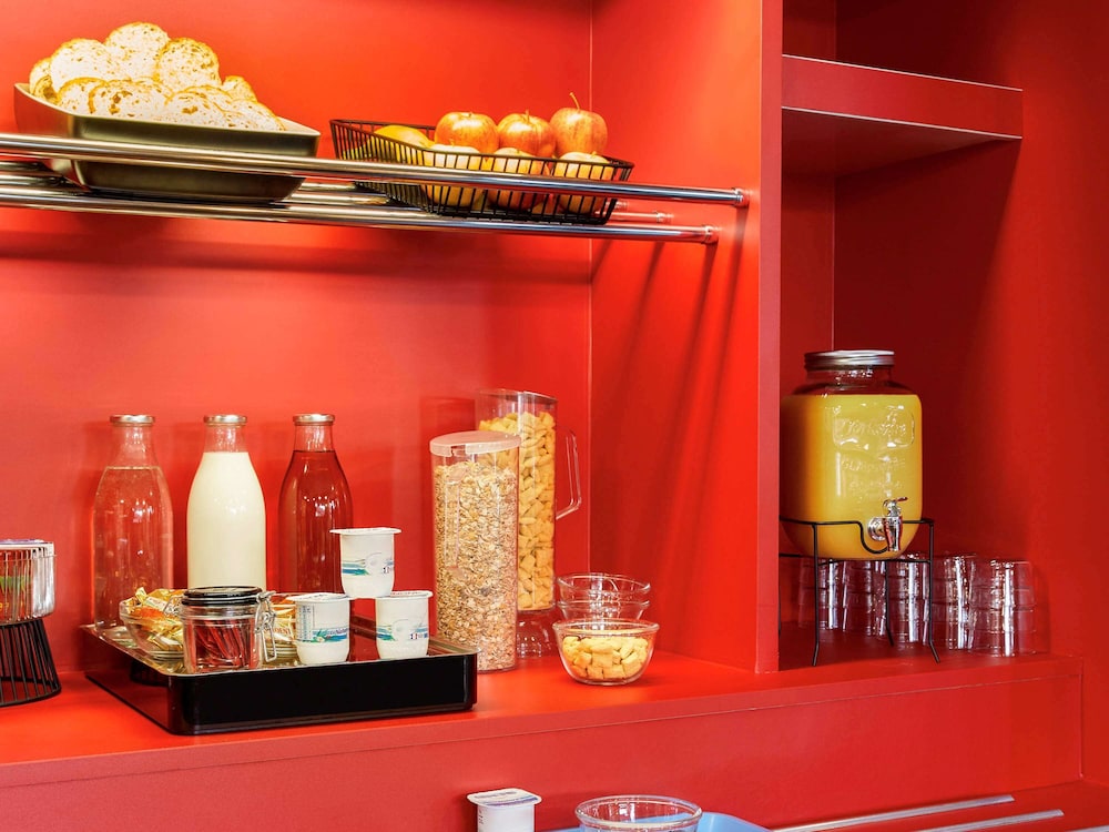 hotelf1 paris saint ouen marche aux puces