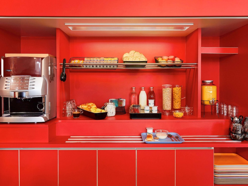 hotelf1 paris saint ouen marche aux puces