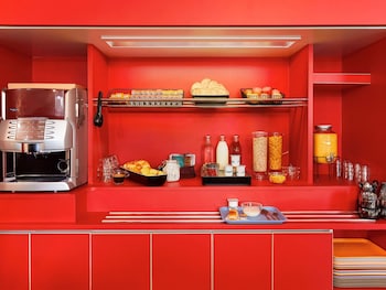 hotelf1 paris saint ouen marche aux puces