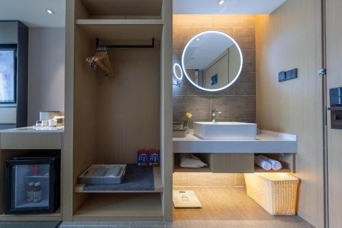 atour hotel shanghai xinzhuang cbd