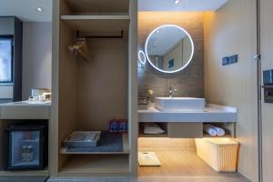 atour hotel shanghai xinzhuang cbd