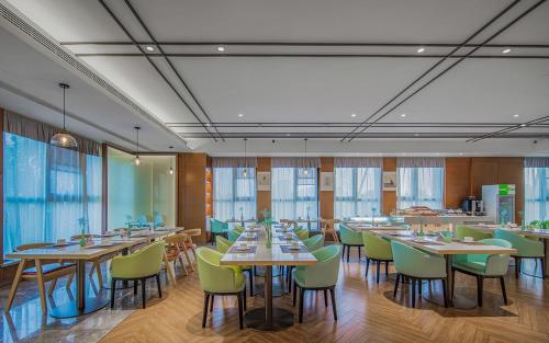 metropolo hotel xuzhou railway station jinlong lake metro station