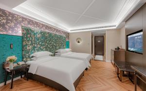 metropolo hotel xuzhou railway station jinlong lake metro station