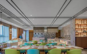 metropolo hotel xuzhou railway station jinlong lake metro station