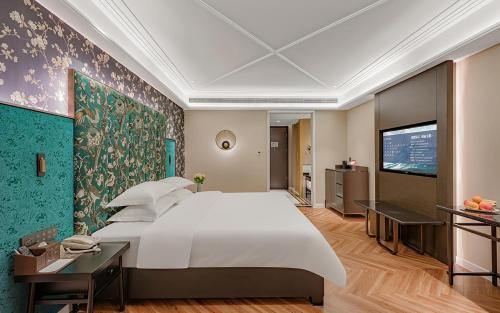 metropolo hotel xuzhou railway station jinlong lake metro station