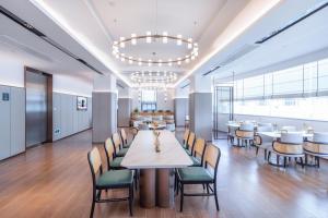 atour hotel kunming railway station joy city