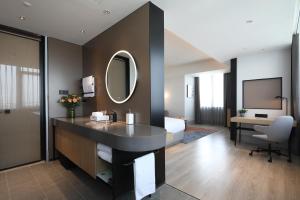 sunstone plaza hotel