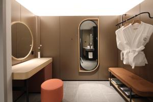 sunstone plaza hotel