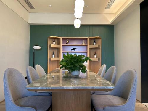 sunstone plaza hotel