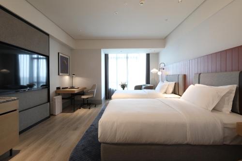 sunstone plaza hotel