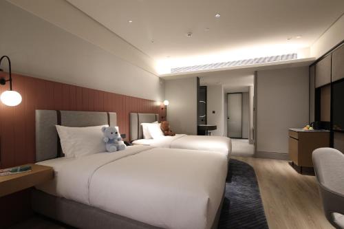 sunstone plaza hotel