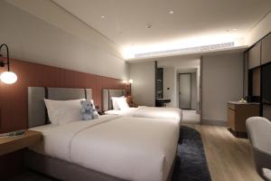 sunstone plaza hotel