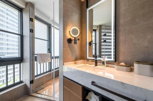 atour hotel taizhou linhai toumen port