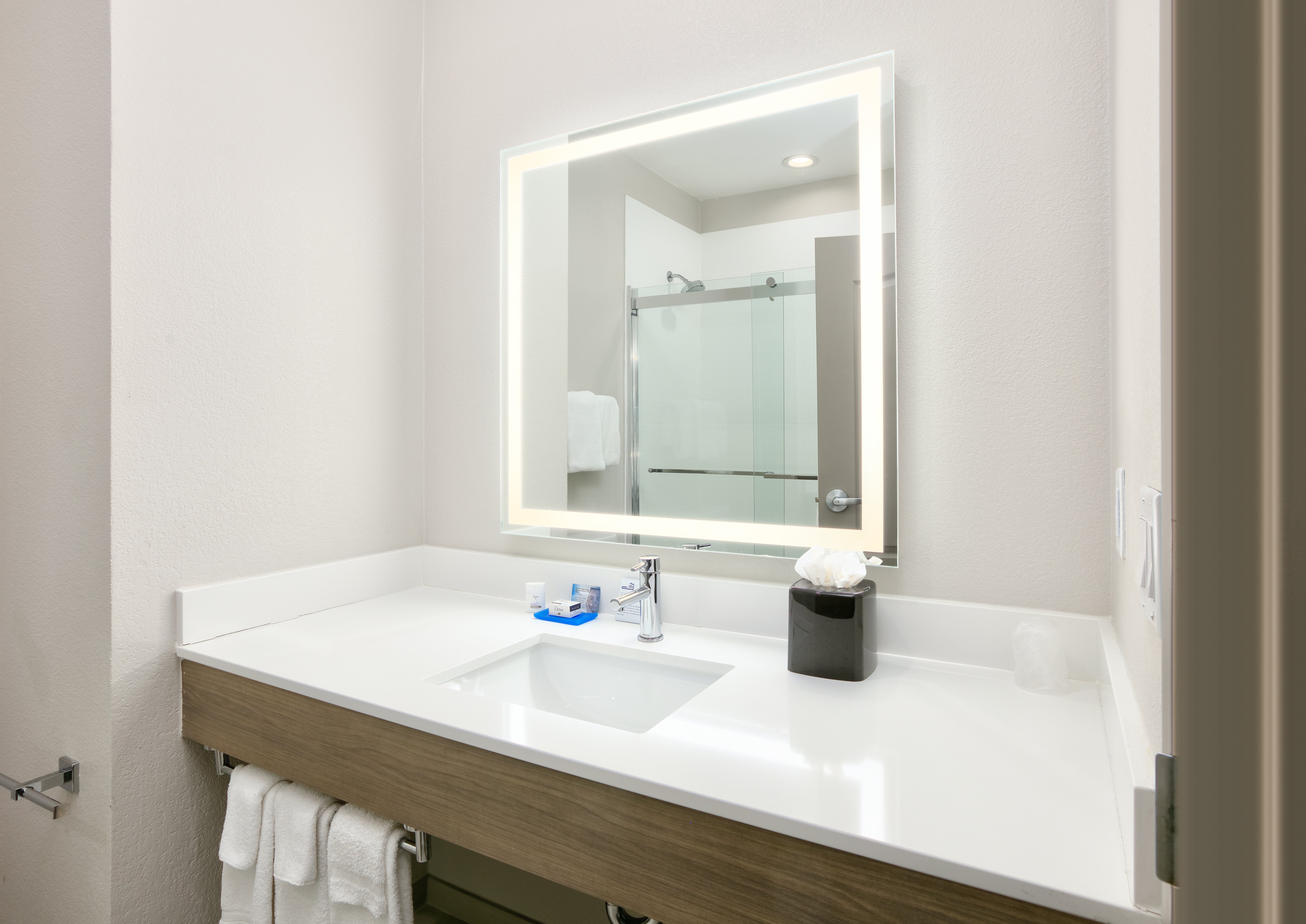 holiday inn express and suites north dallas at preston