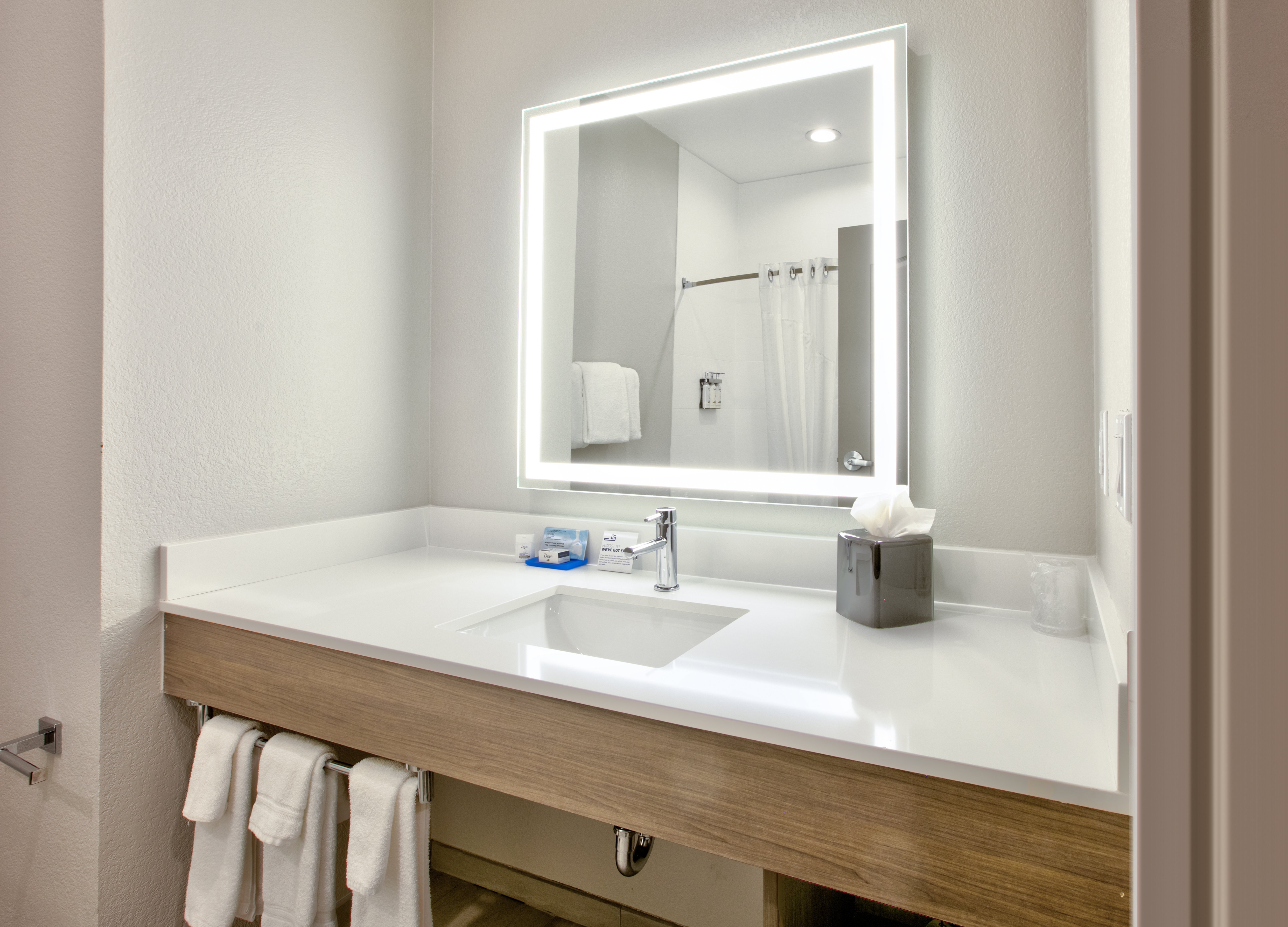 holiday inn express and suites north dallas at preston