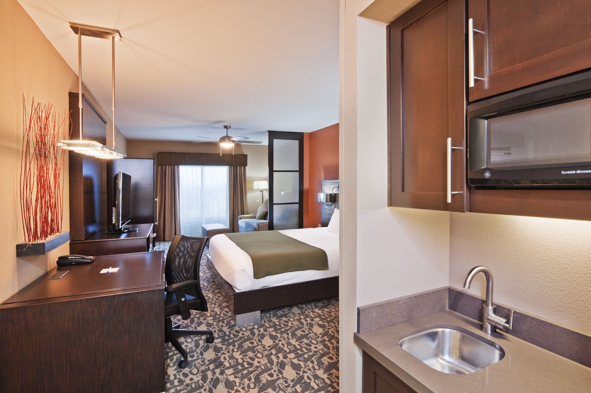 holiday inn express and suites north dallas at preston
