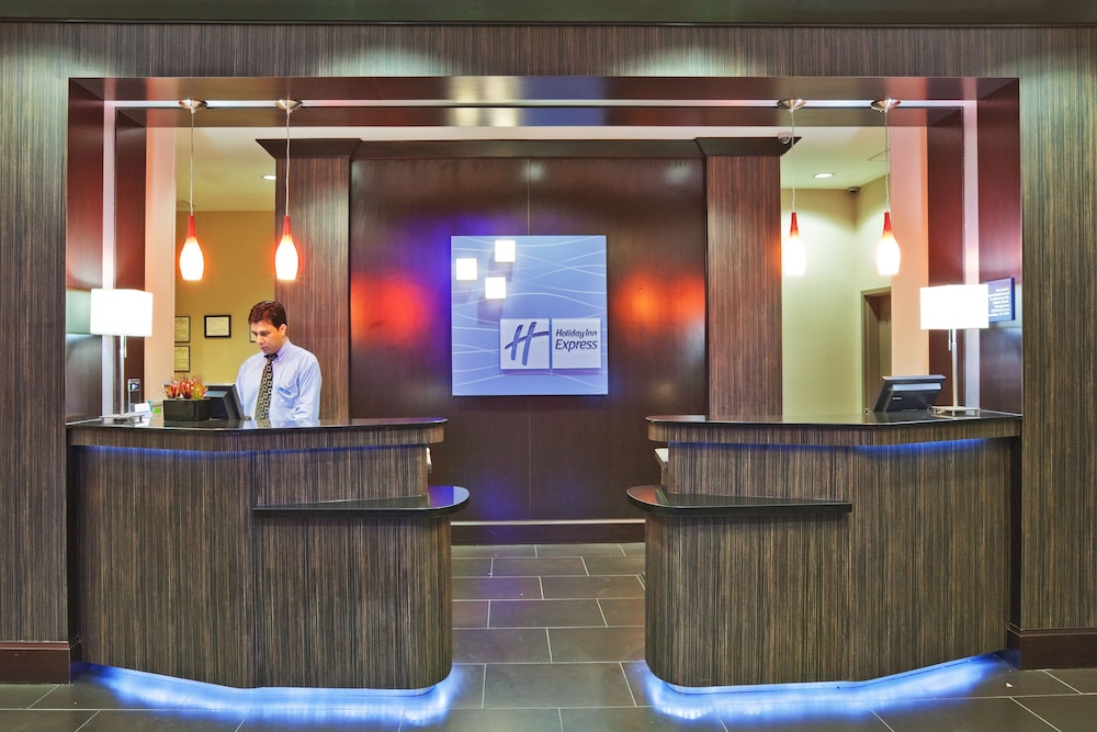 holiday inn express and suites north dallas at preston