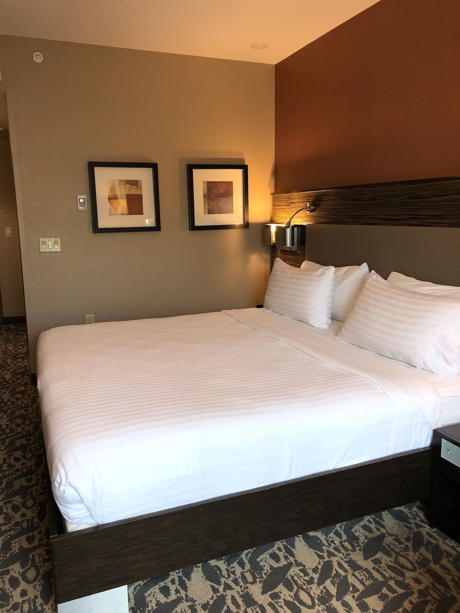 holiday inn express and suites north dallas at preston