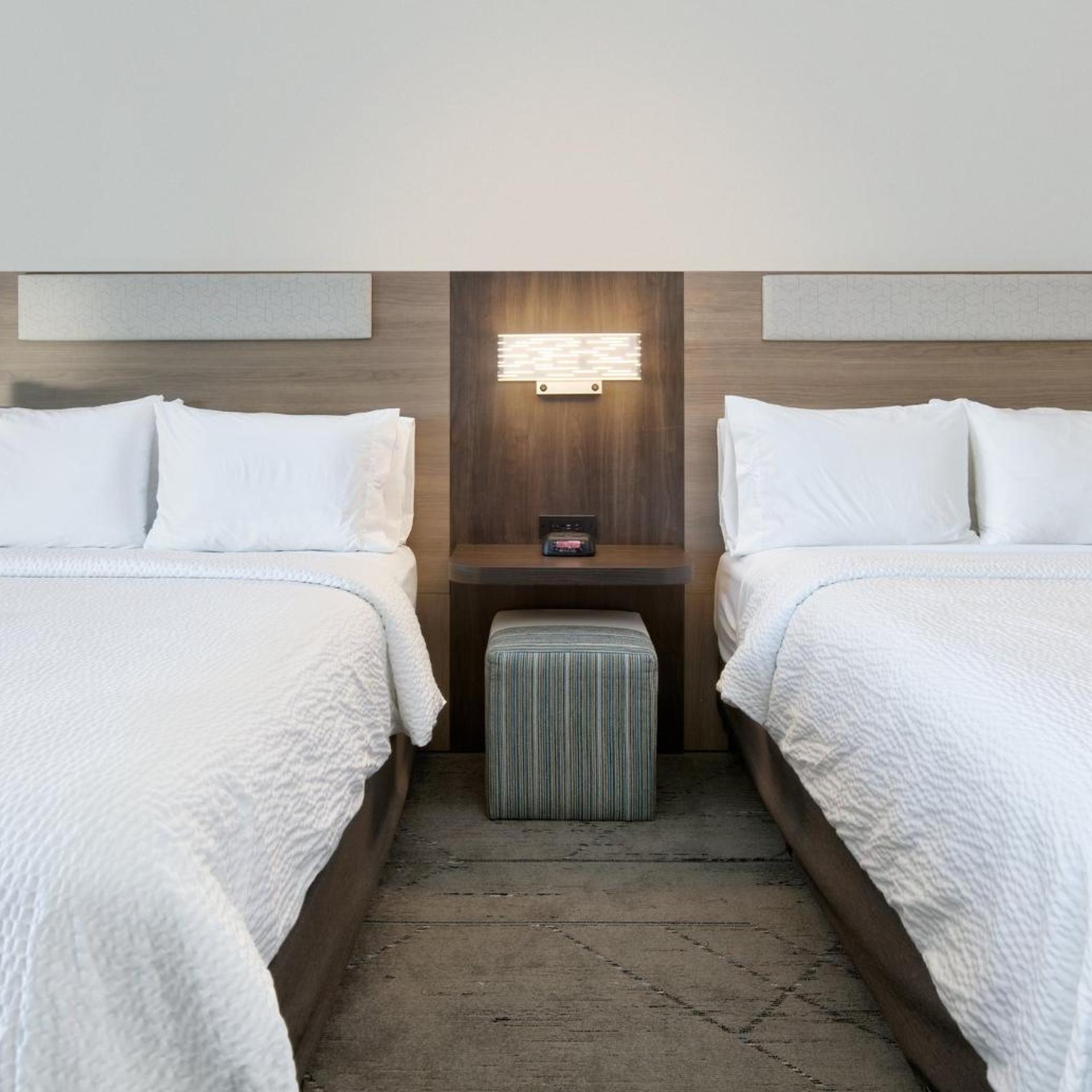 holiday inn express and suites north dallas at preston